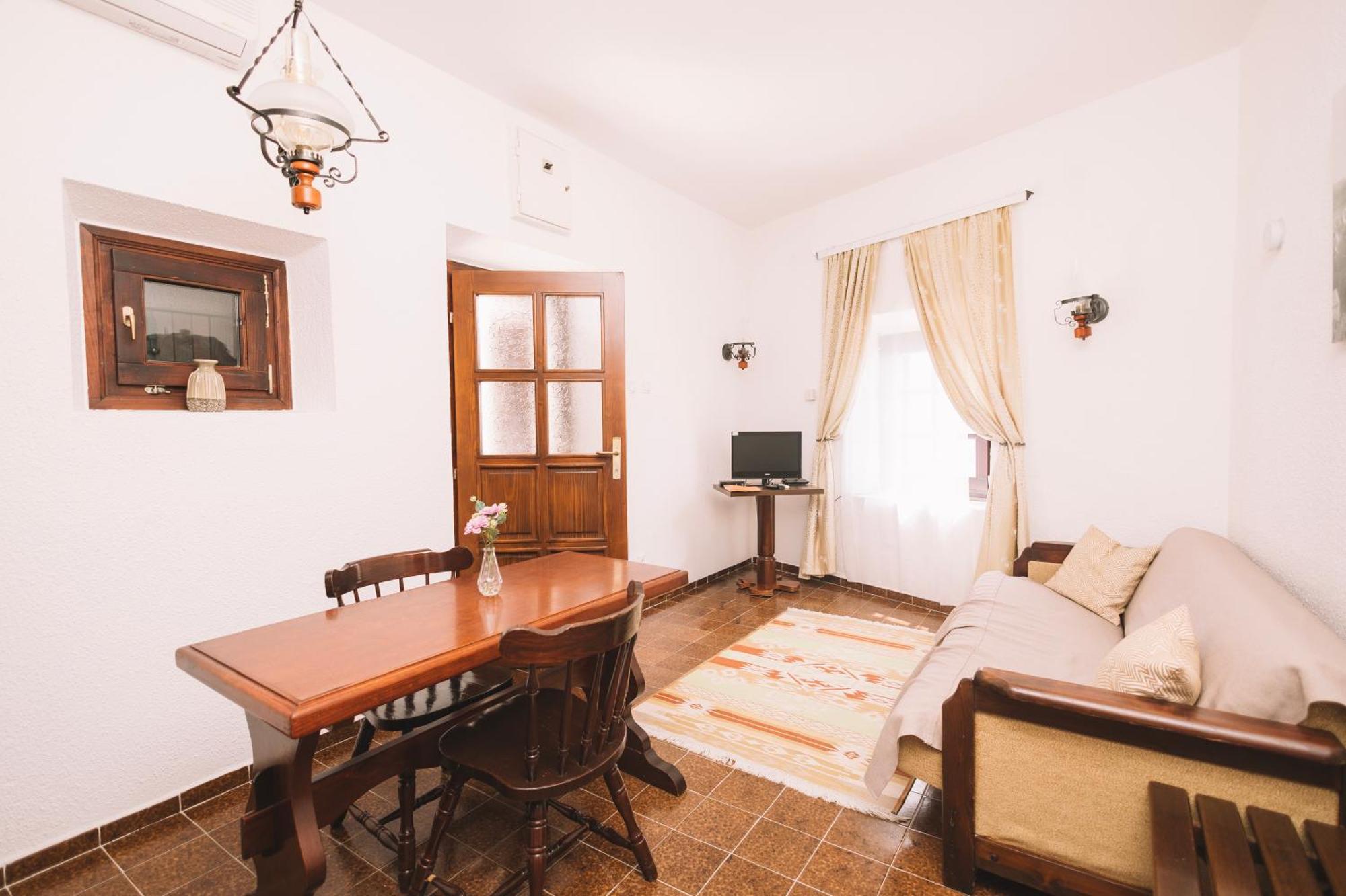 Kulla E Balshajve Hotel Ulcinj Buitenkant foto