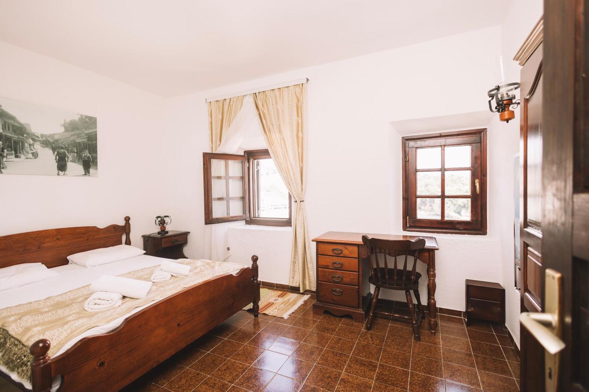 Kulla E Balshajve Hotel Ulcinj Buitenkant foto